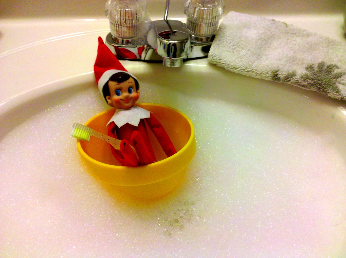 Rub a dub dub...an elf in the tub!