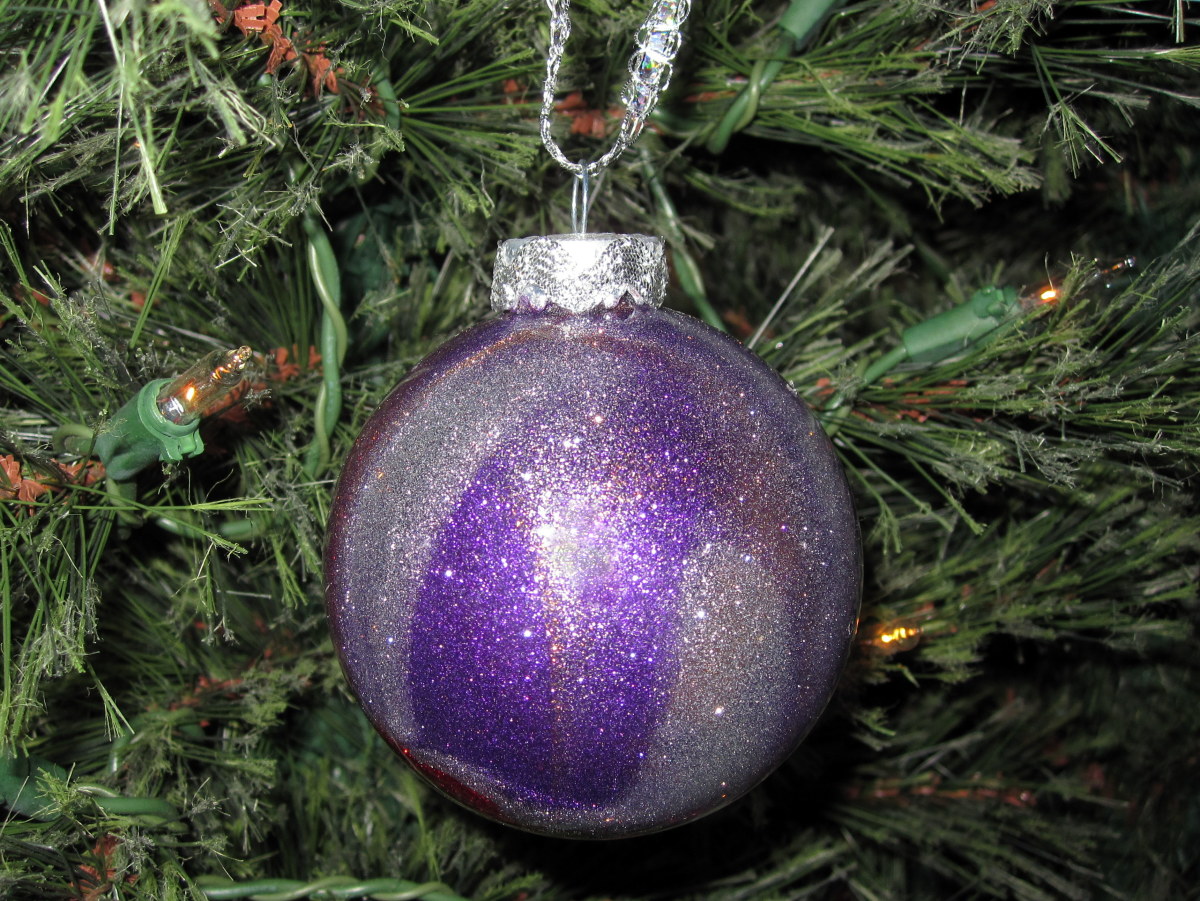 three-easy-christmas-ornaments-to-make-with-clear-glass-balls
