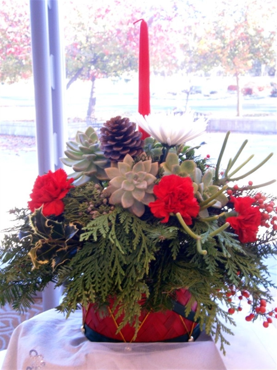 How to Make  Fresh Christmas Centerpieces for Under $10