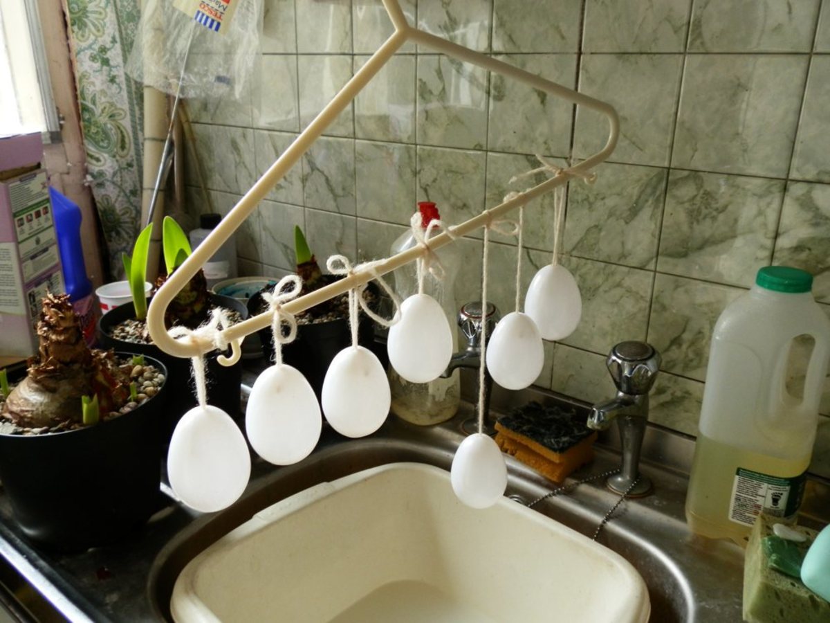 How to Decorate ChildFriendly Plastic Eggs for Your Easter Tree