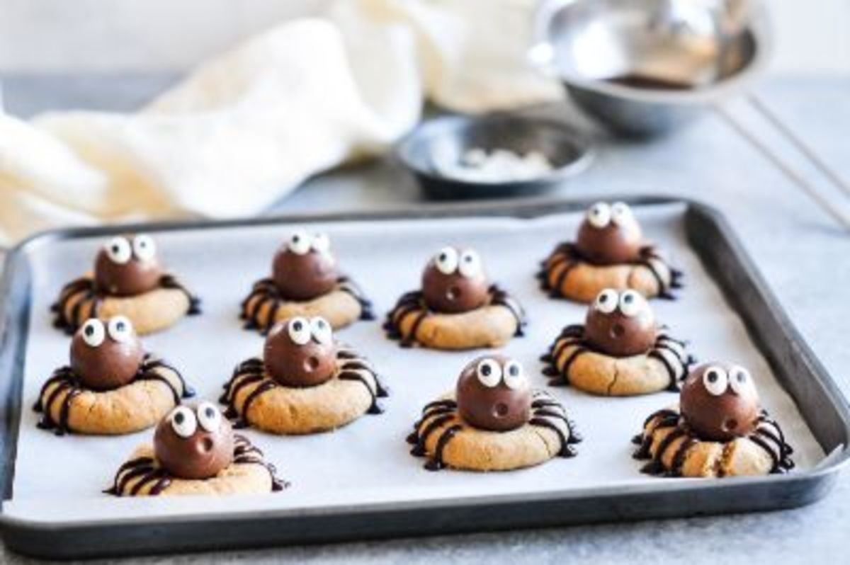 These startled spiders create a funny and tempting Halloween cookie.