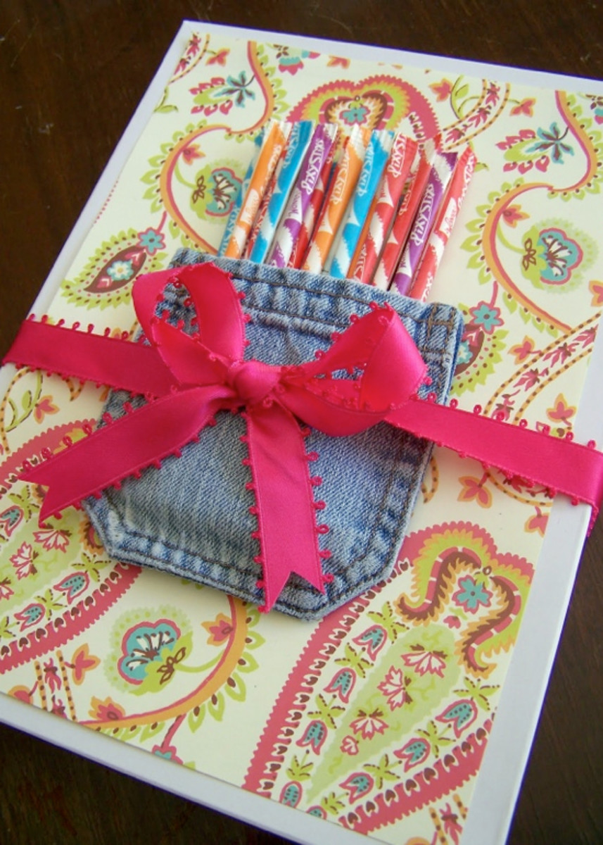 These pixy sticks make for a creative idea for gift wrapping. I'd love to see some of these attached with my gift!