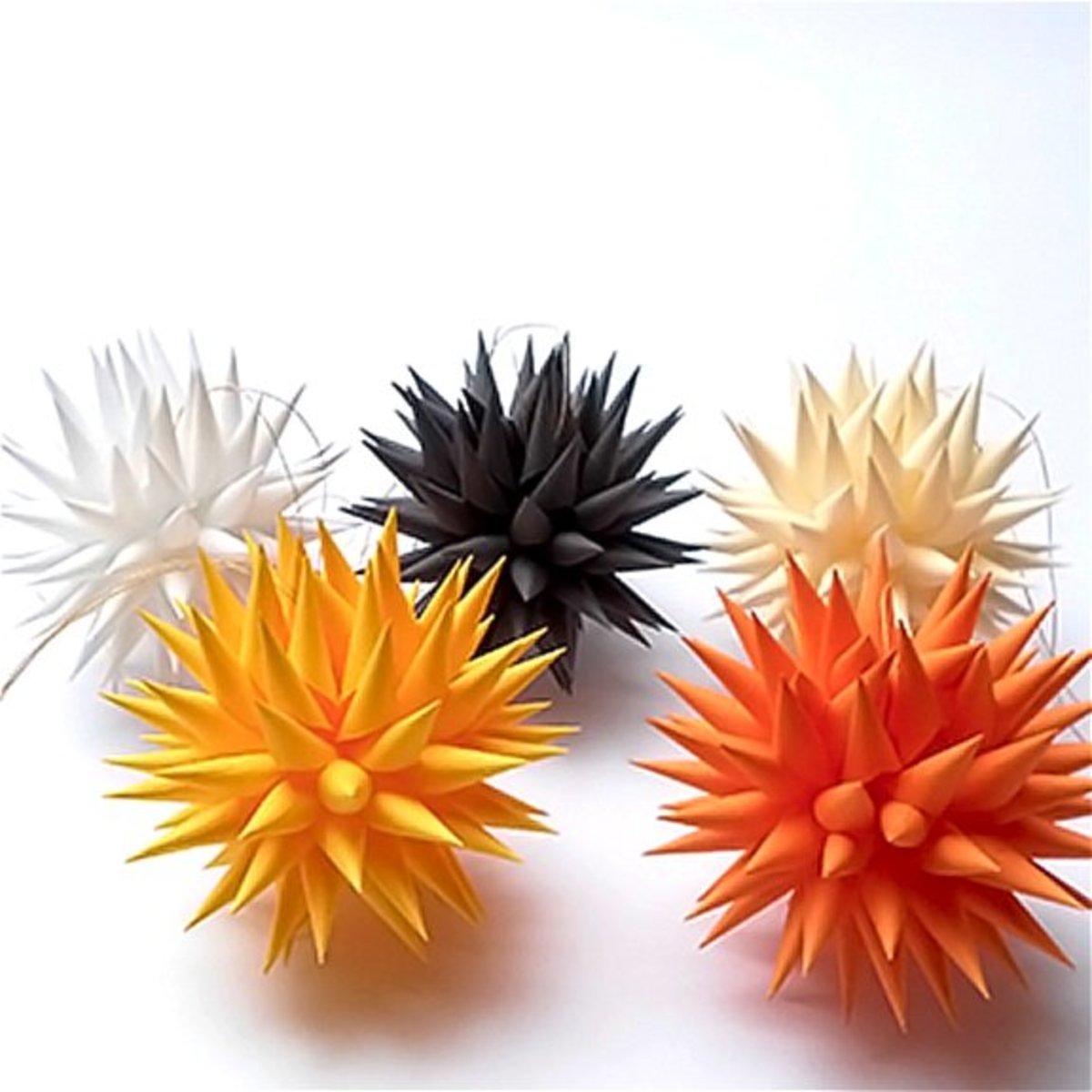 Dress up your Christmas tree with cheerful 3D sunburst ornaments.