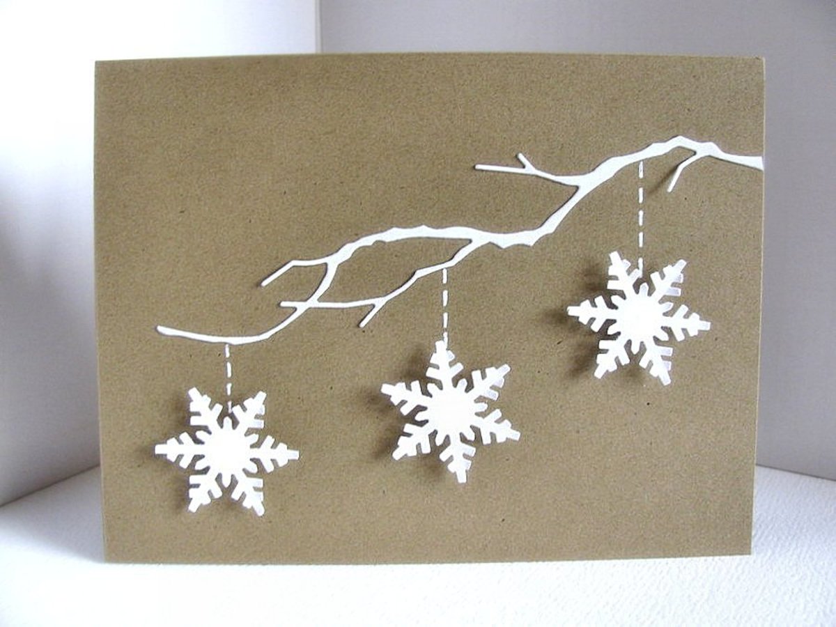 A handmade Christmas card with a few simple 3D snowflakes can make for a fantastic holiday craft. 