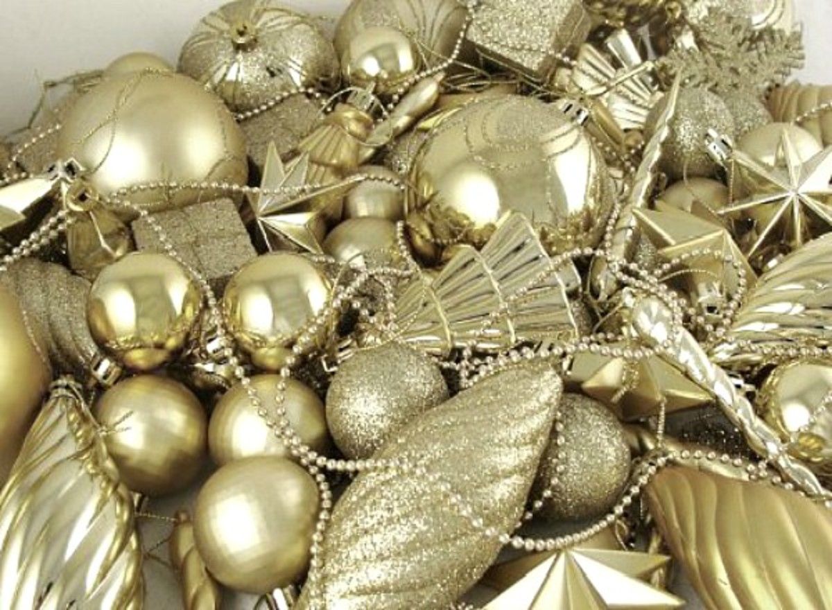 how-to-make-a-christmas-ornament-wreath