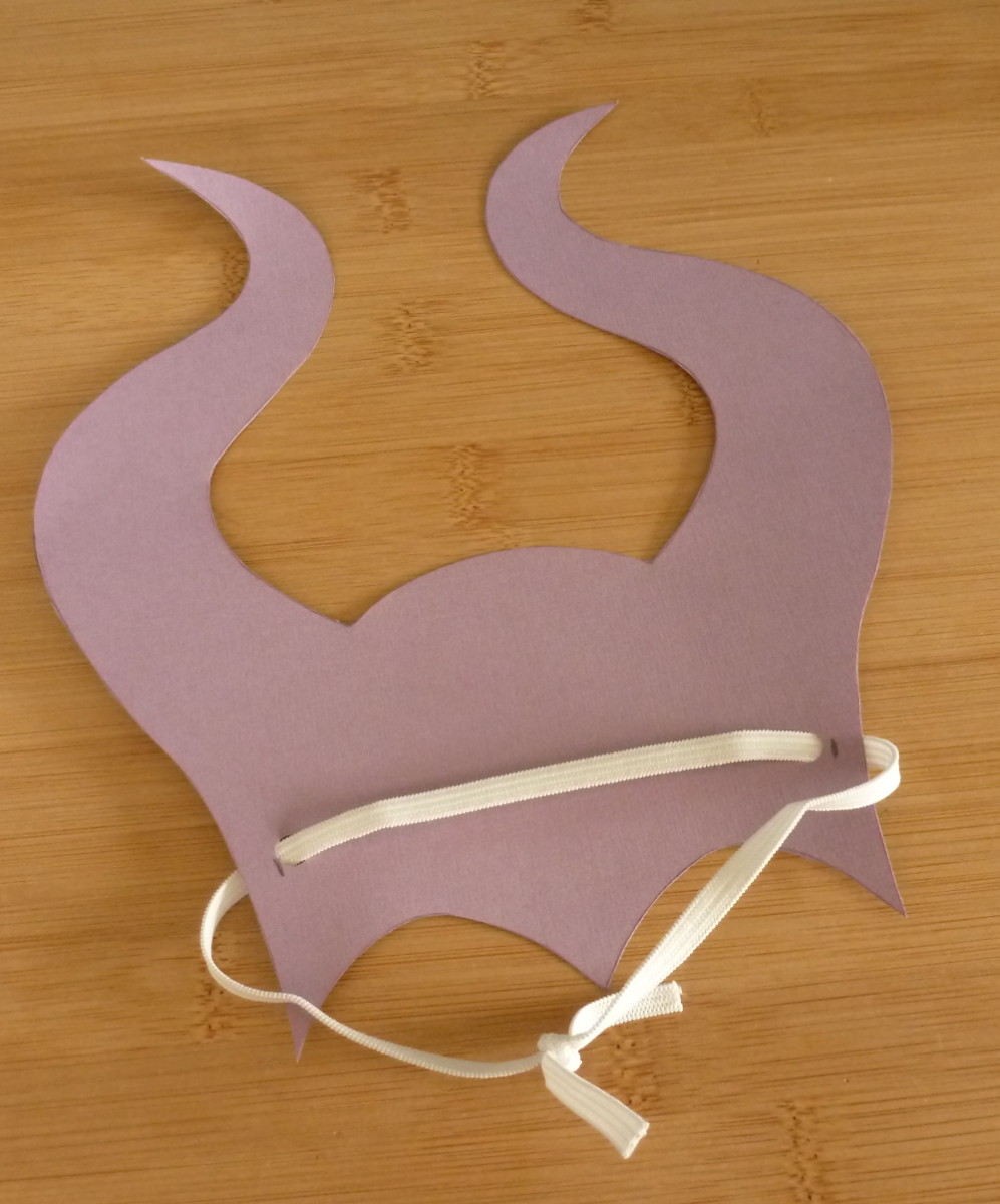 Threading elastic through the paper horned mask design