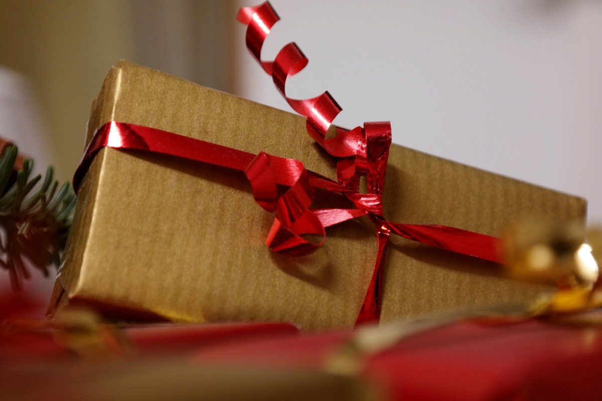 Office Ettiquette For Gift Giving At Christmas 2022 How To Organize A Christmas Gift Exchange At Work - Holidappy