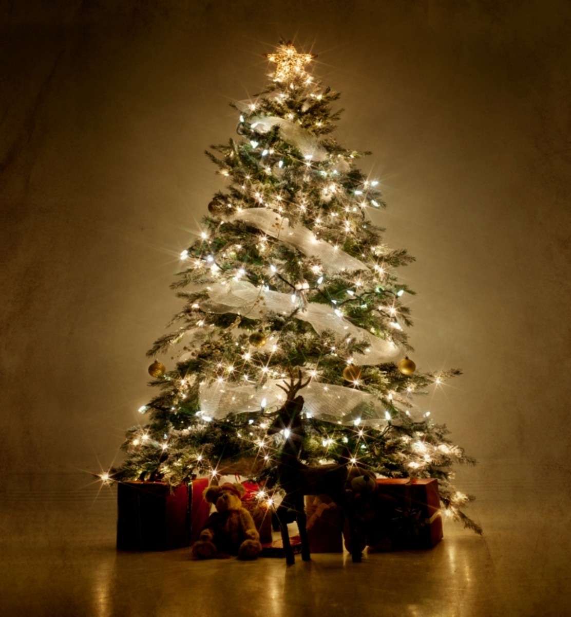 The Fascinating Origins of 16 Popular Christmas Traditions - HubPages