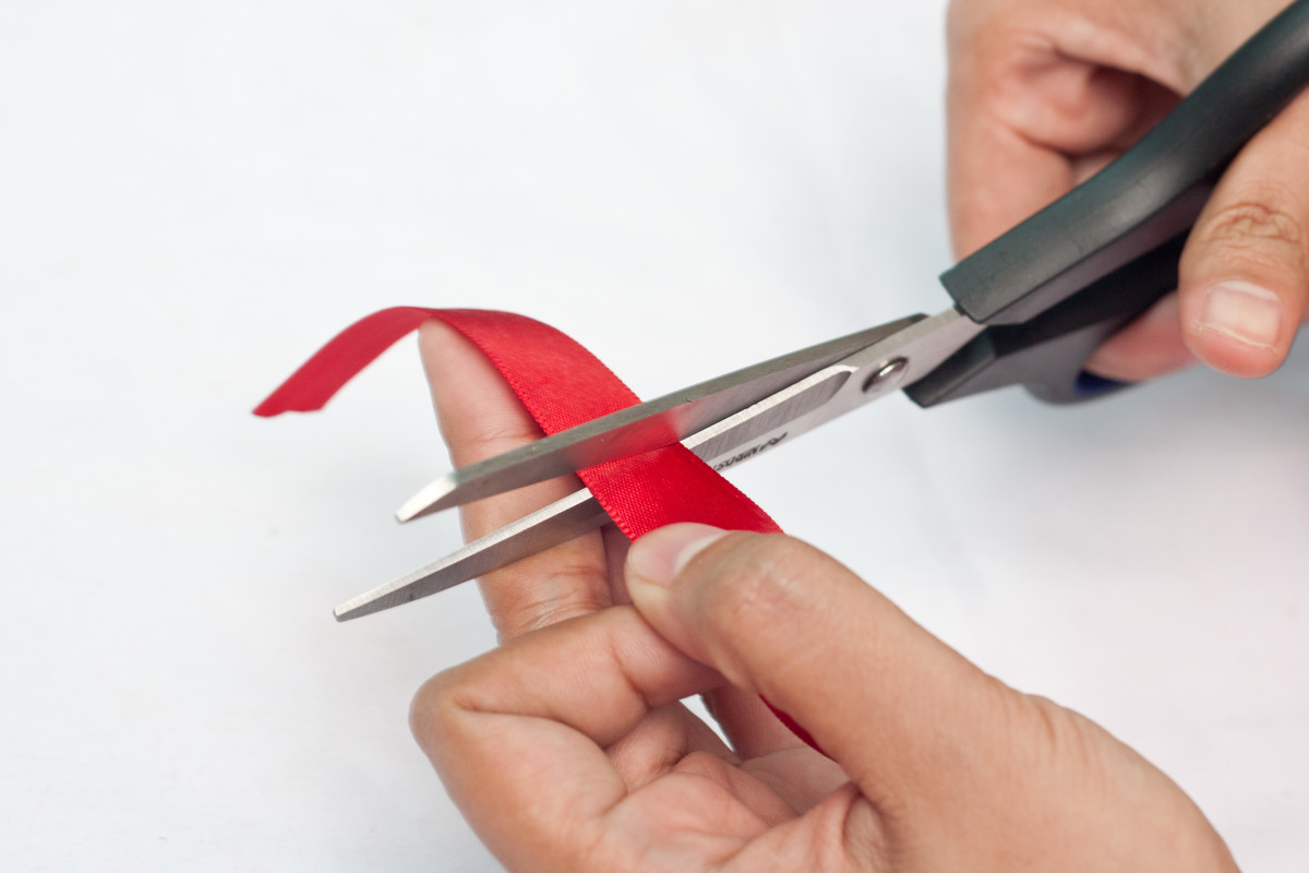 Step 11: Cut a piece of ribbon or string to use as a hanger for your artwork. Cut a piece of red ribbon and make it four to six centimeters in length. You will be using this as a hanger on the back of the picture, so you can also use a string.