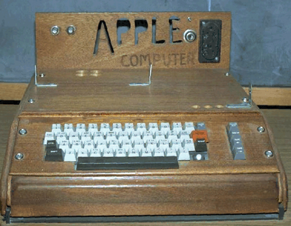 Следующий компьютер. Apple-i с деревянным корпусом. Как выглядел первый компьютер. Значение компьютера Apple i в истории.