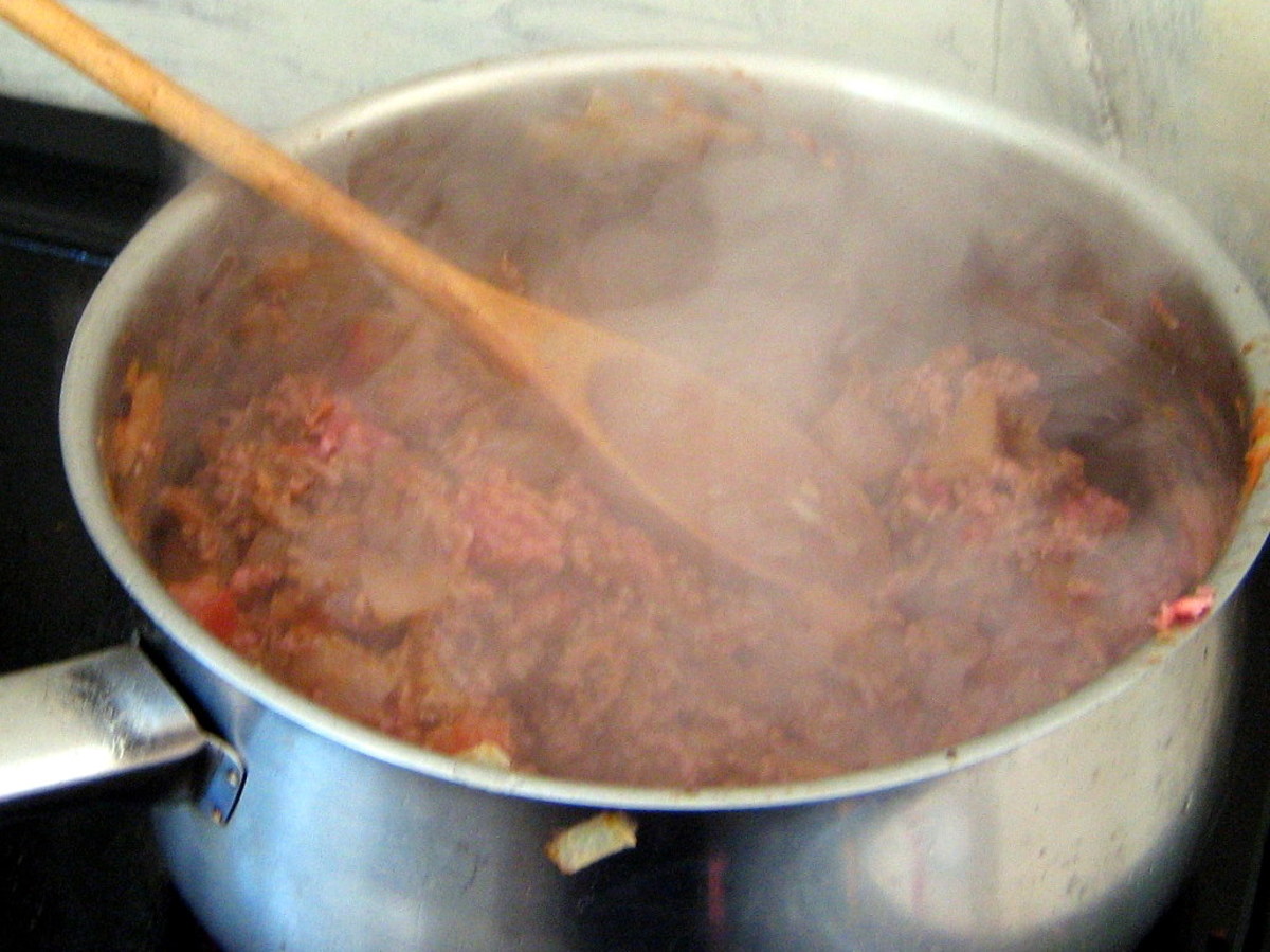 Add the mince ground beef, gradually stirring all the time.