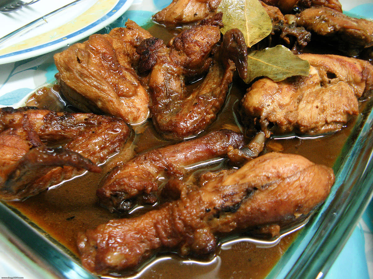 Adobong manok (Filipino chicken adobo)
