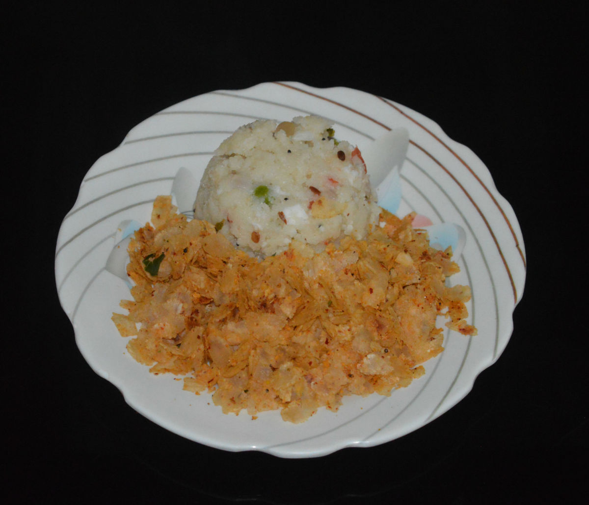 Masala poha (spiced flattened rice) served with upma