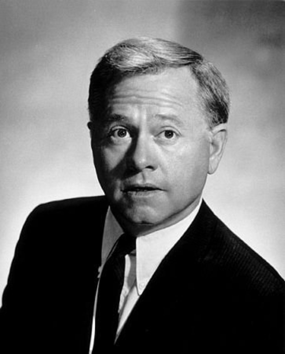 Mickey Rooney provided the voice of Kris Kringle, marking his first portrayal of Santa Claus.