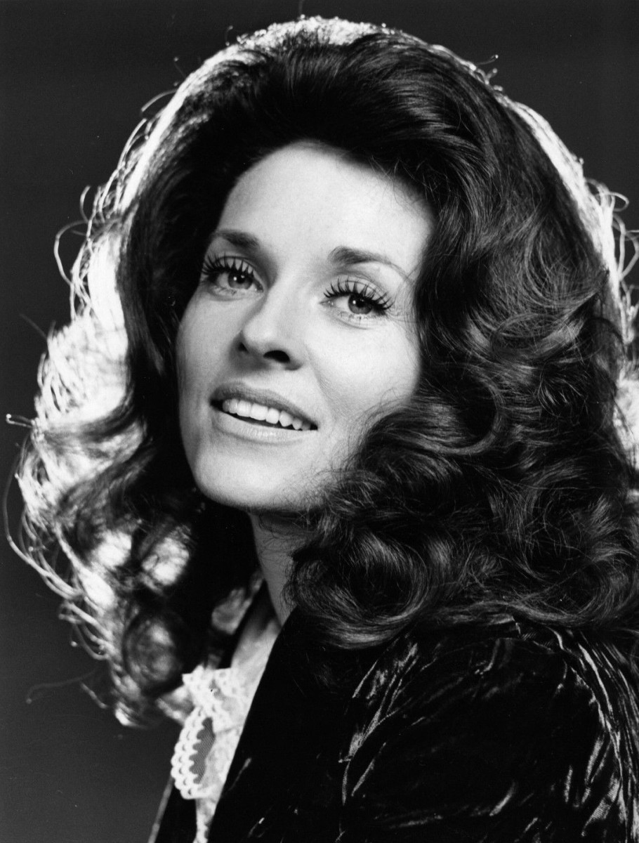 рэкел уэлч. клаудия кардинале майрик. ракель уэлч 1960. звезды 70-х. звезды 70 х годов.