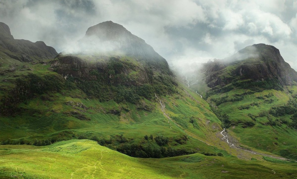 The magnificent landscape of Glencoe provides a stunning backdrop to the pursuit of our hero.