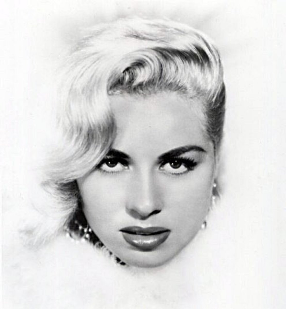 Blonde Black Gangbang On Farrah Fawcett - 1950s Classic Hollywood Blonde Bombshells - ReelRundown
