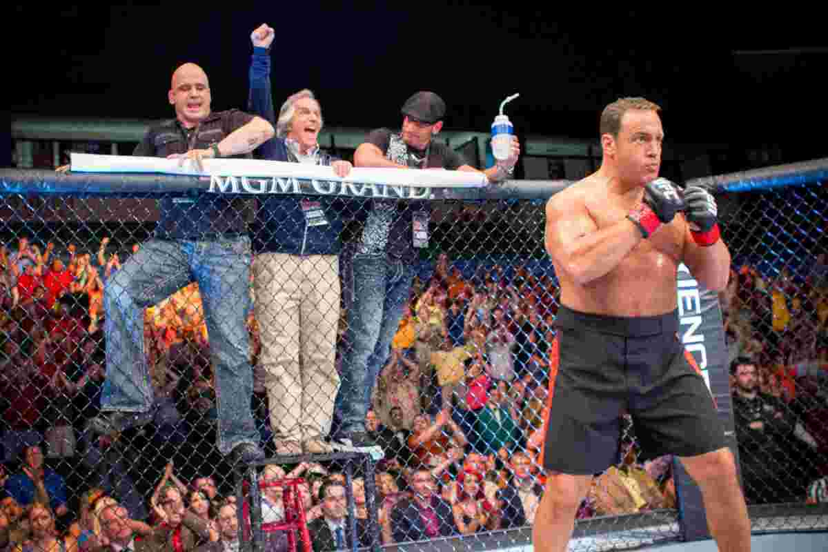 Kevin James decides to save the music program by raising the money himself, by trying to lose an MMA fight.