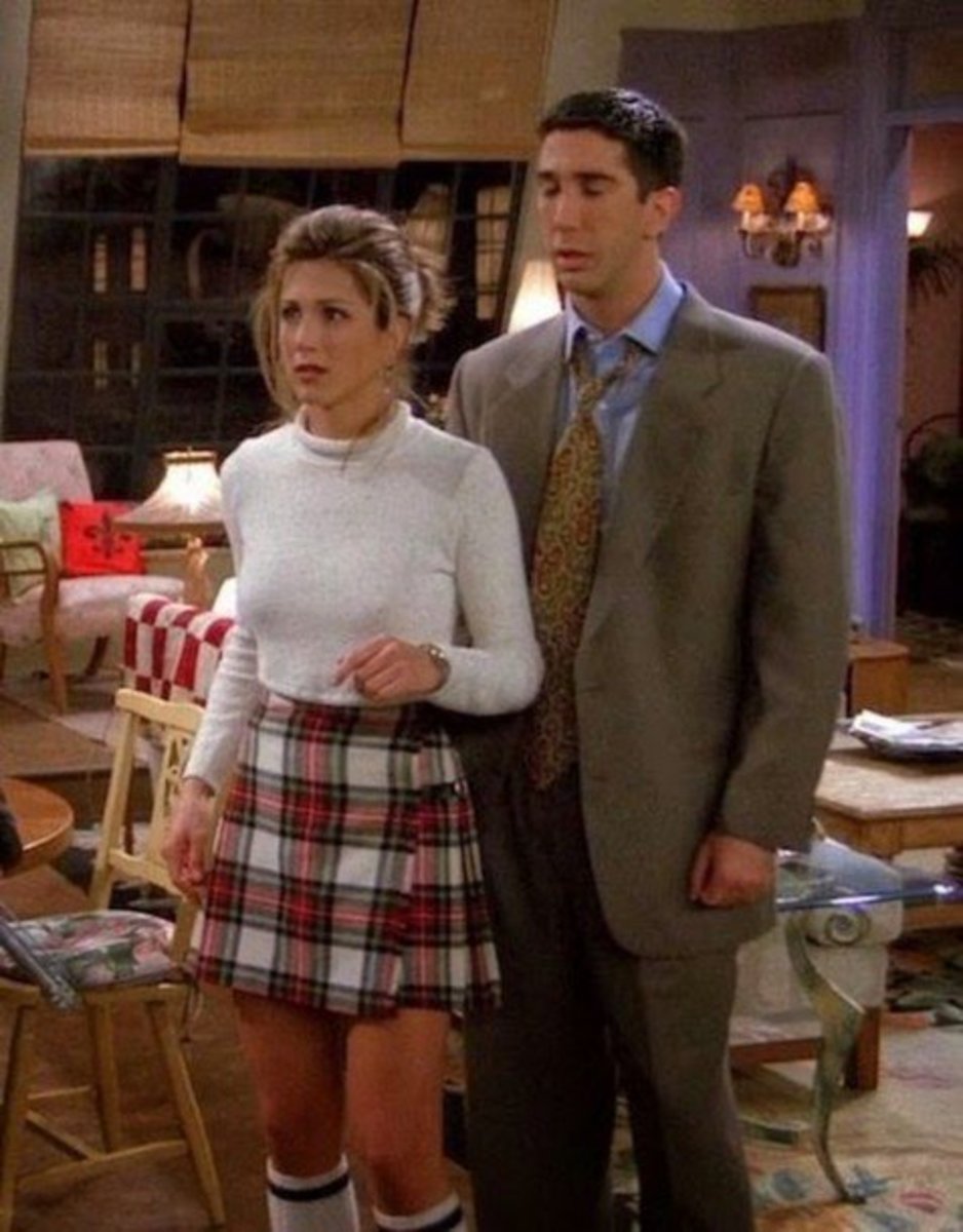 In this episode, Rachel wore a school uniform-style outfit.