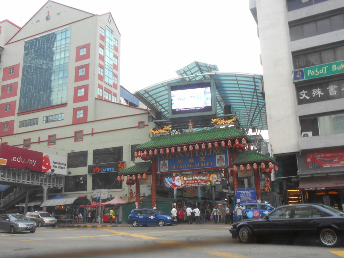 Petaling Street is like a flea market with many stalls selling accessories, gadgets, fake fashion brands and food items.