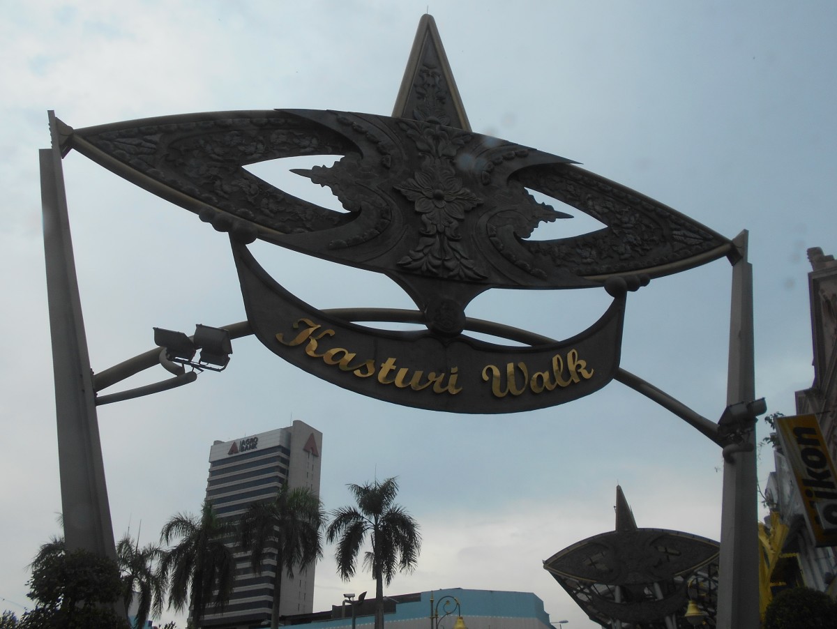Kasturi Walk is next to Central Market is an open-air flea market.