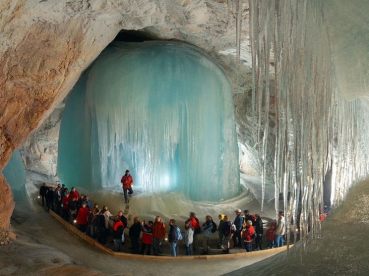 10-most-amazing-caves-in-the-world