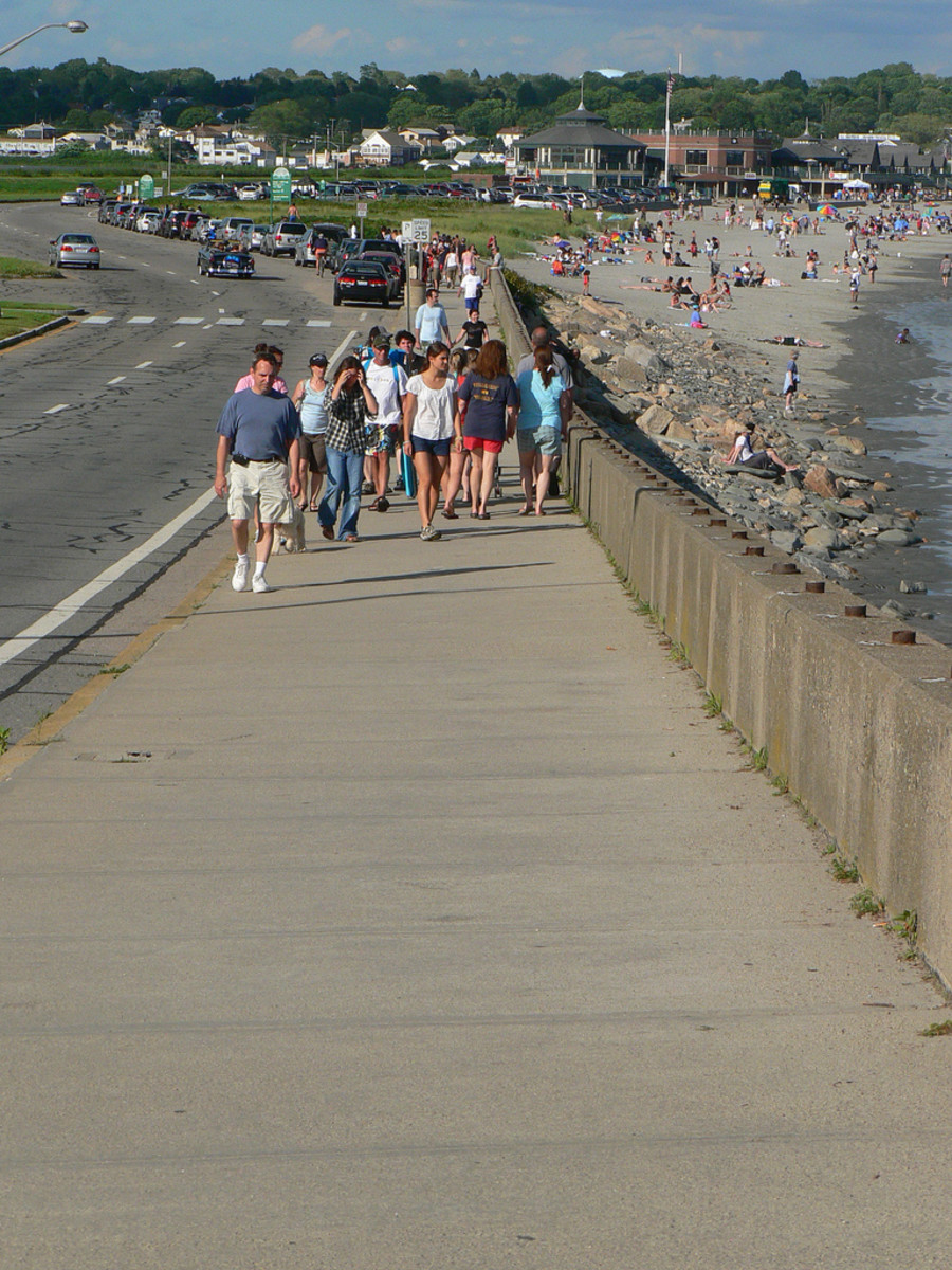 The street to the left is Memorial Blvd. Easton Beach is in the distance. Grab lunch at the snack bar on Easton Beach.