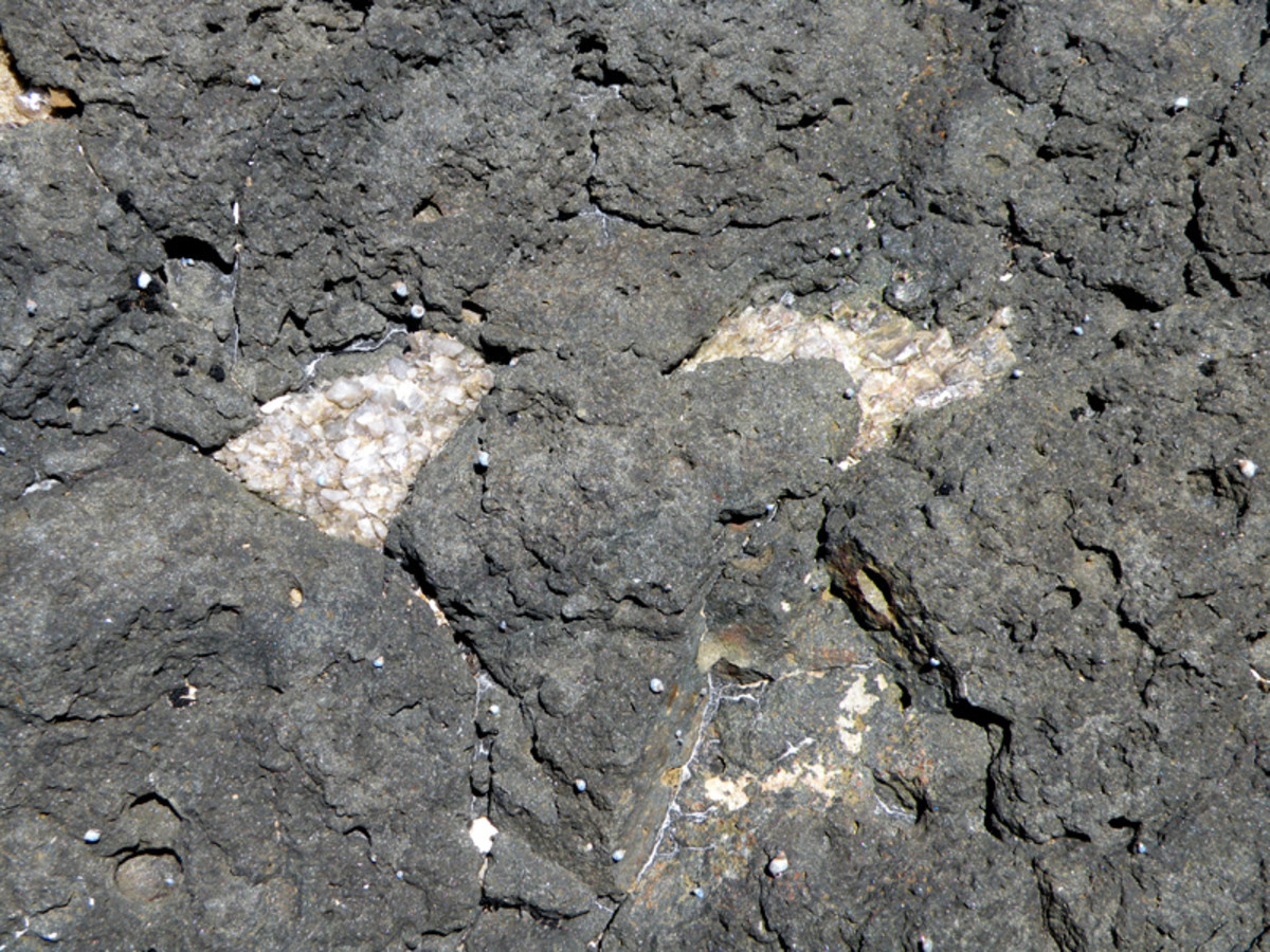More calcite/zeolite pockets in basalt.