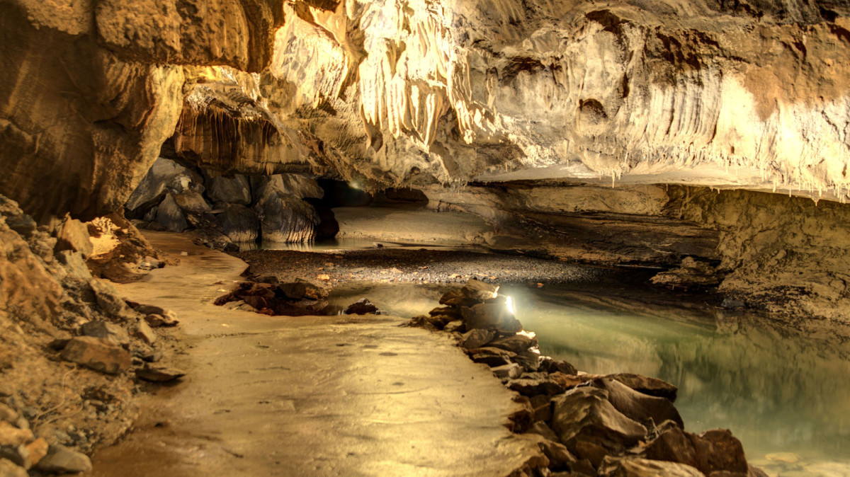 cave tours in nashville tennessee
