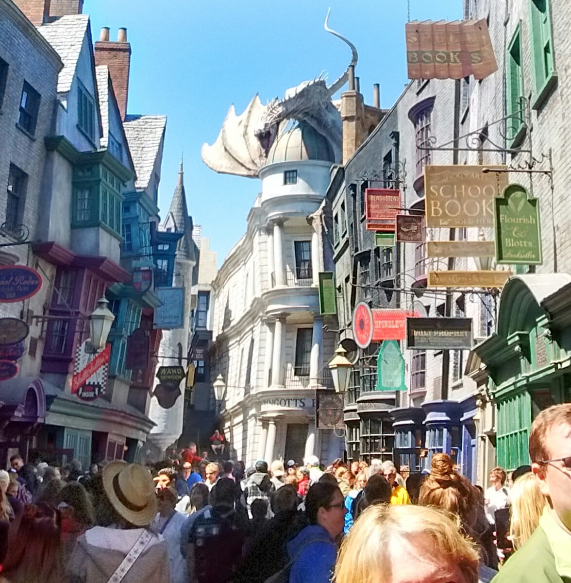 the-wizarding-world-of-harry-potter-hogsmeade-and-diagon-alley