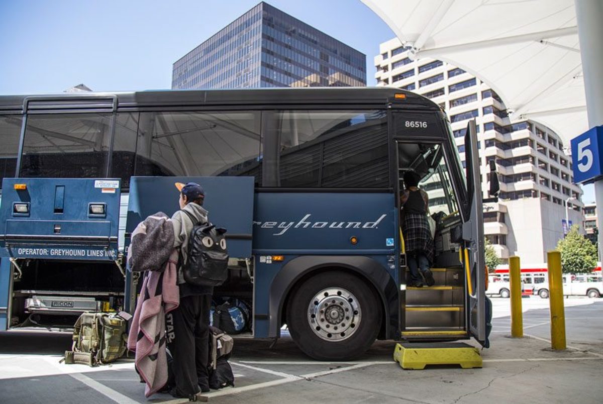 greyhound bus round trip