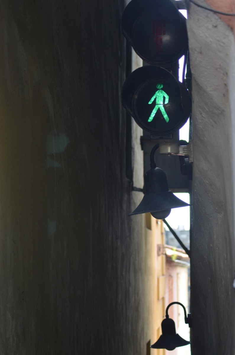 I passed this narrow passageway—so narrow, there are traffic lights for pedestrians.