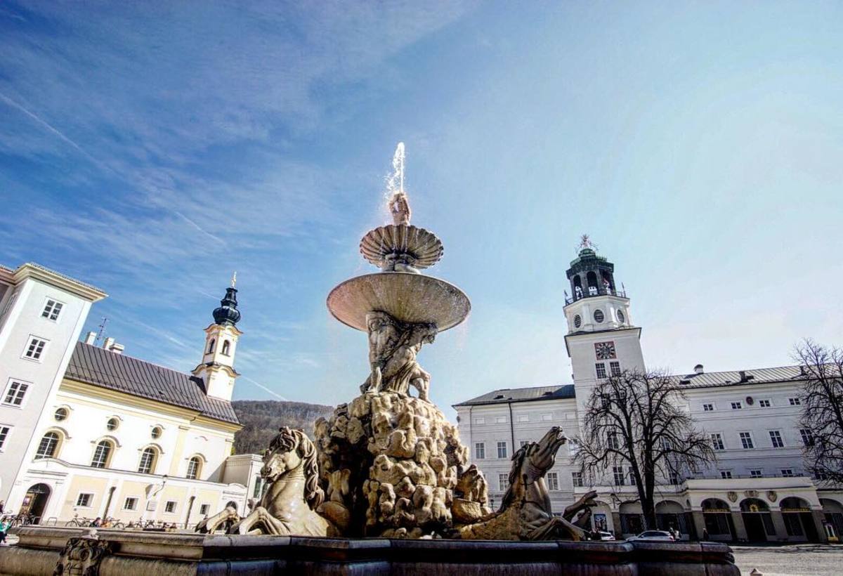 The water fountain at Residenzplatz.