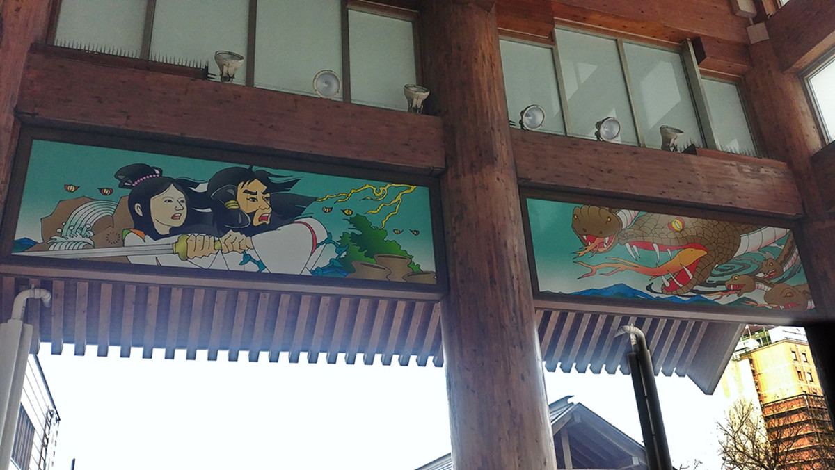Murals at Izumo-Shi Station. One look and I knew I had arrived in the heartland of Shinto mythology.