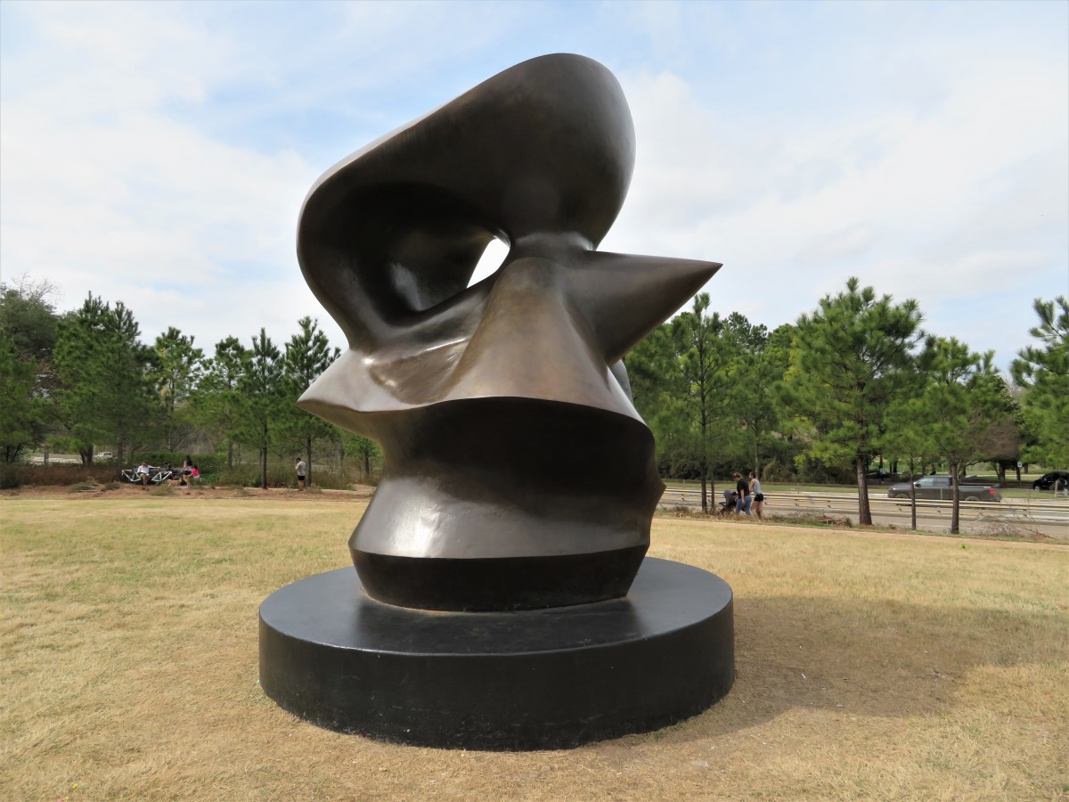 "Large Spindle Piece" sculpture by Henry Moore in Eleanor Tinsley Park in Houston
