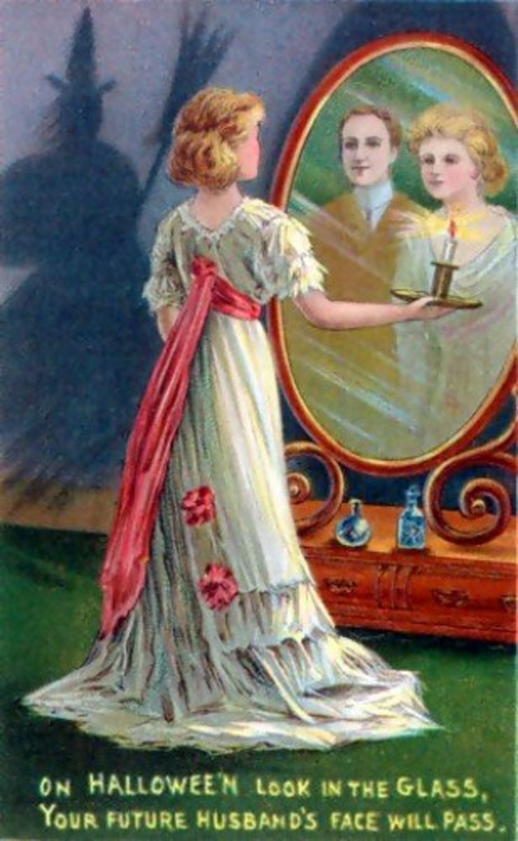 这张万圣节卡片描绘了一个关于血腥玛丽的传说:一个小女孩在黑暗的房间里盯着镜子里她未来丈夫的脸，而血腥玛丽的影子潜伏在她的身后。＂decoding=