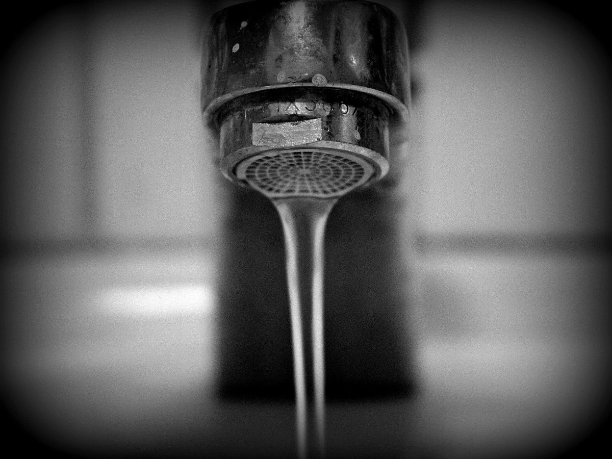 What does it mean if you dream about a sink faucet spurting water? The water may represent your emotions, and the tap is your control over them.