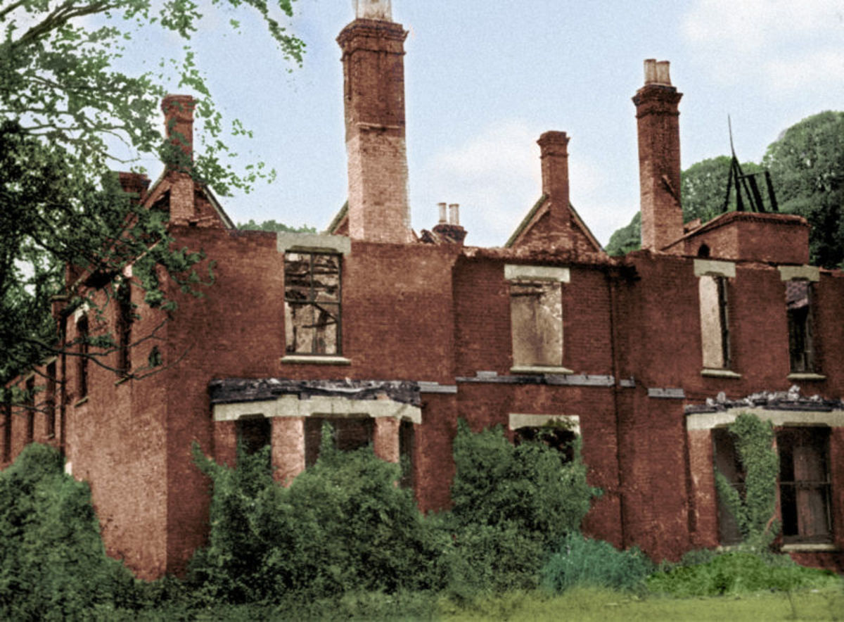 Borley Rectory被大火烧毁后的废墟。
