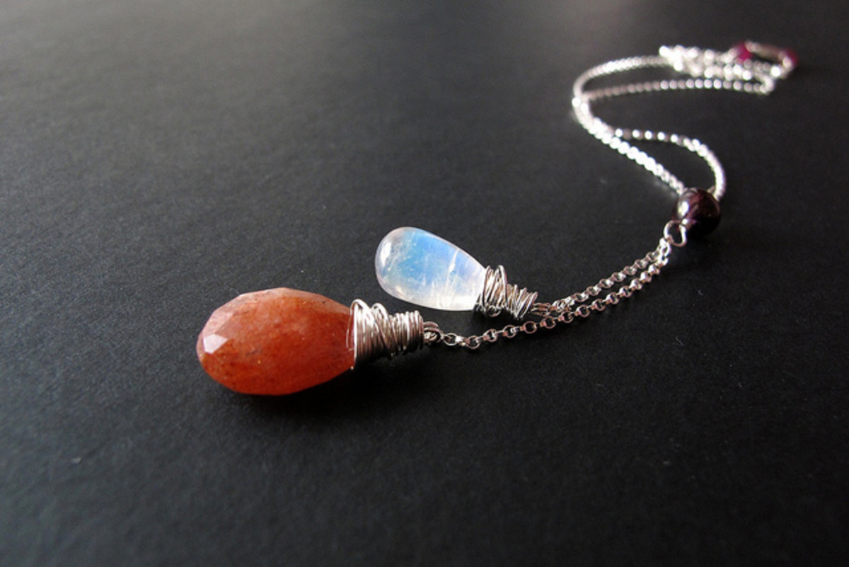 A pretty sunstone necklace with accompanying moonstone.