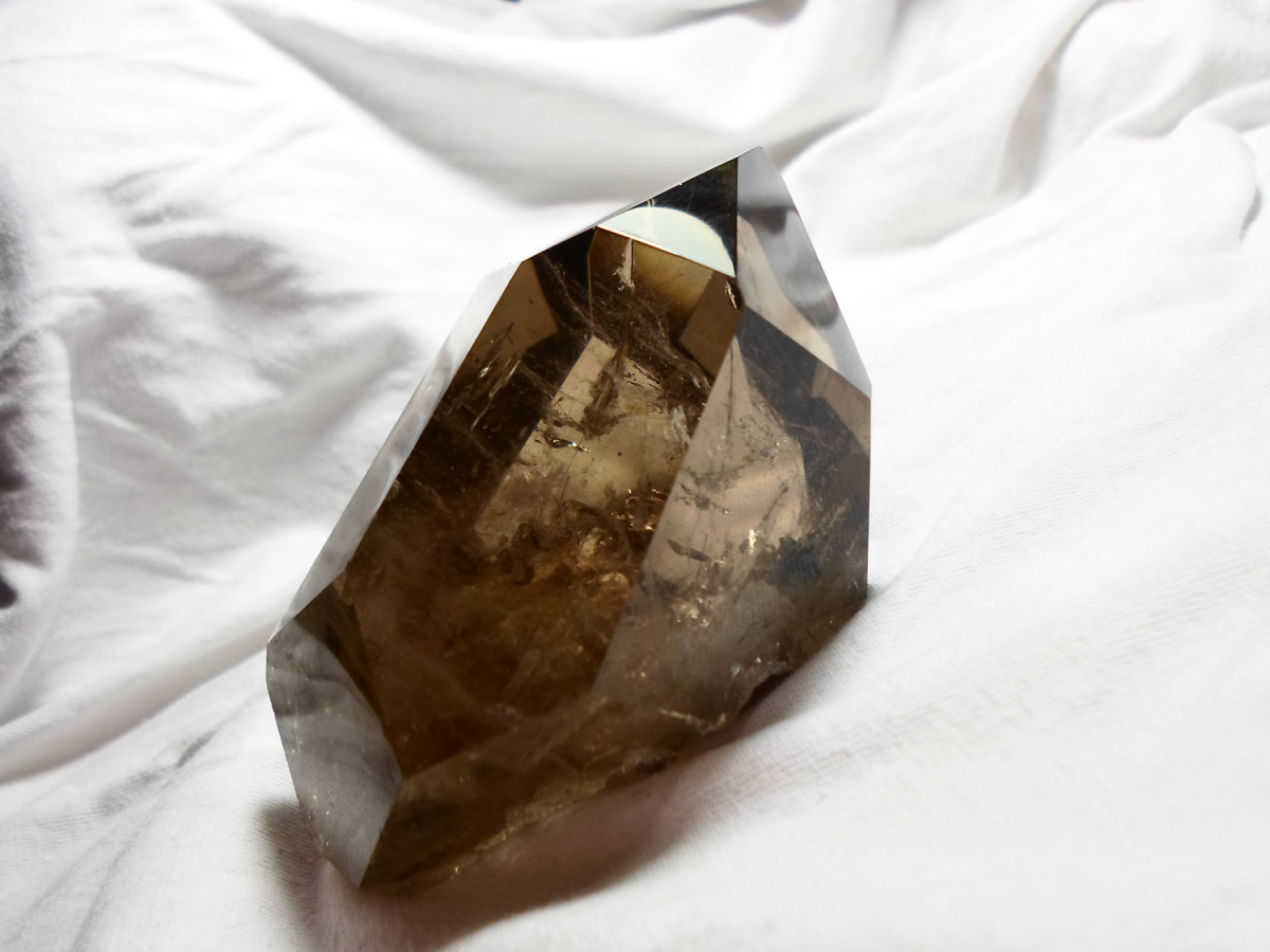 虽然不像其他众所周知的石英品种,墨晶是一个强大的和有益的水晶。