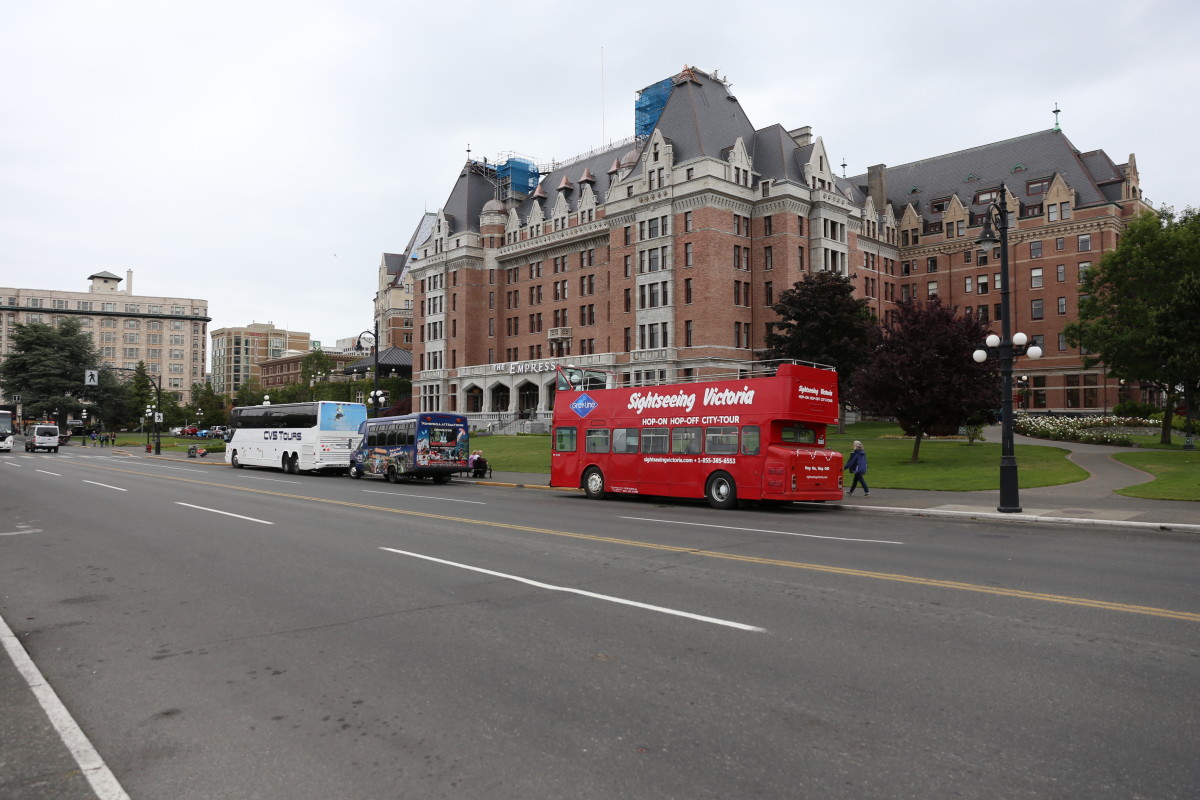 Tour buses in front of the Fairmont Empress