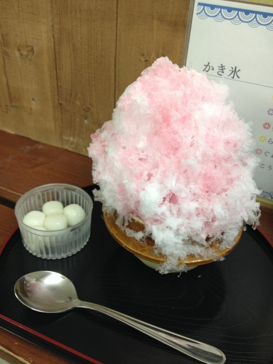 Kaki-gori with mochi balls from a specialty 氷 shop. This one is the fluffy type of shaved ice that doesn't even need to be chewed. Perfect for a hot day!