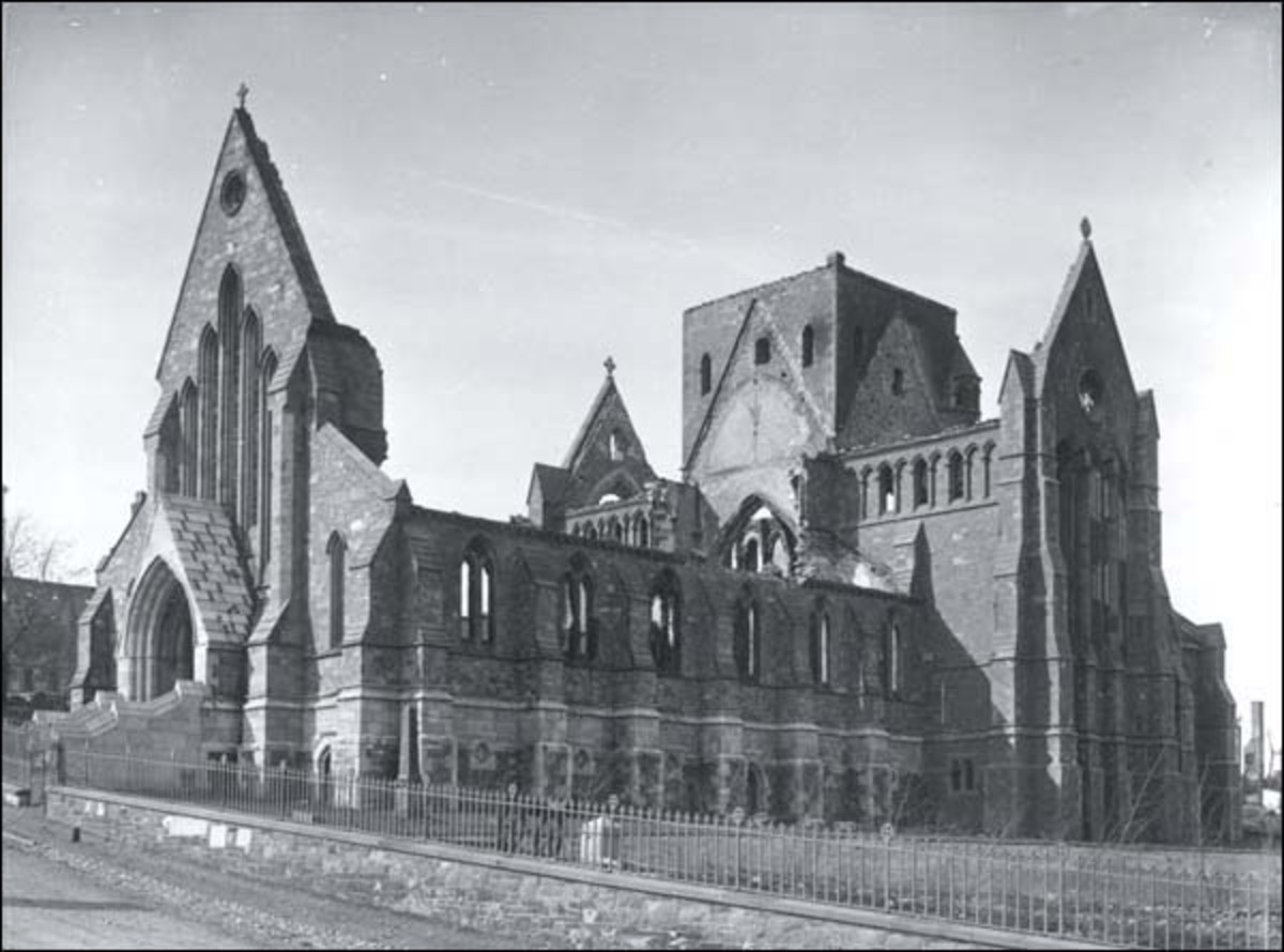 1892年大火后的圣公会大教堂废墟