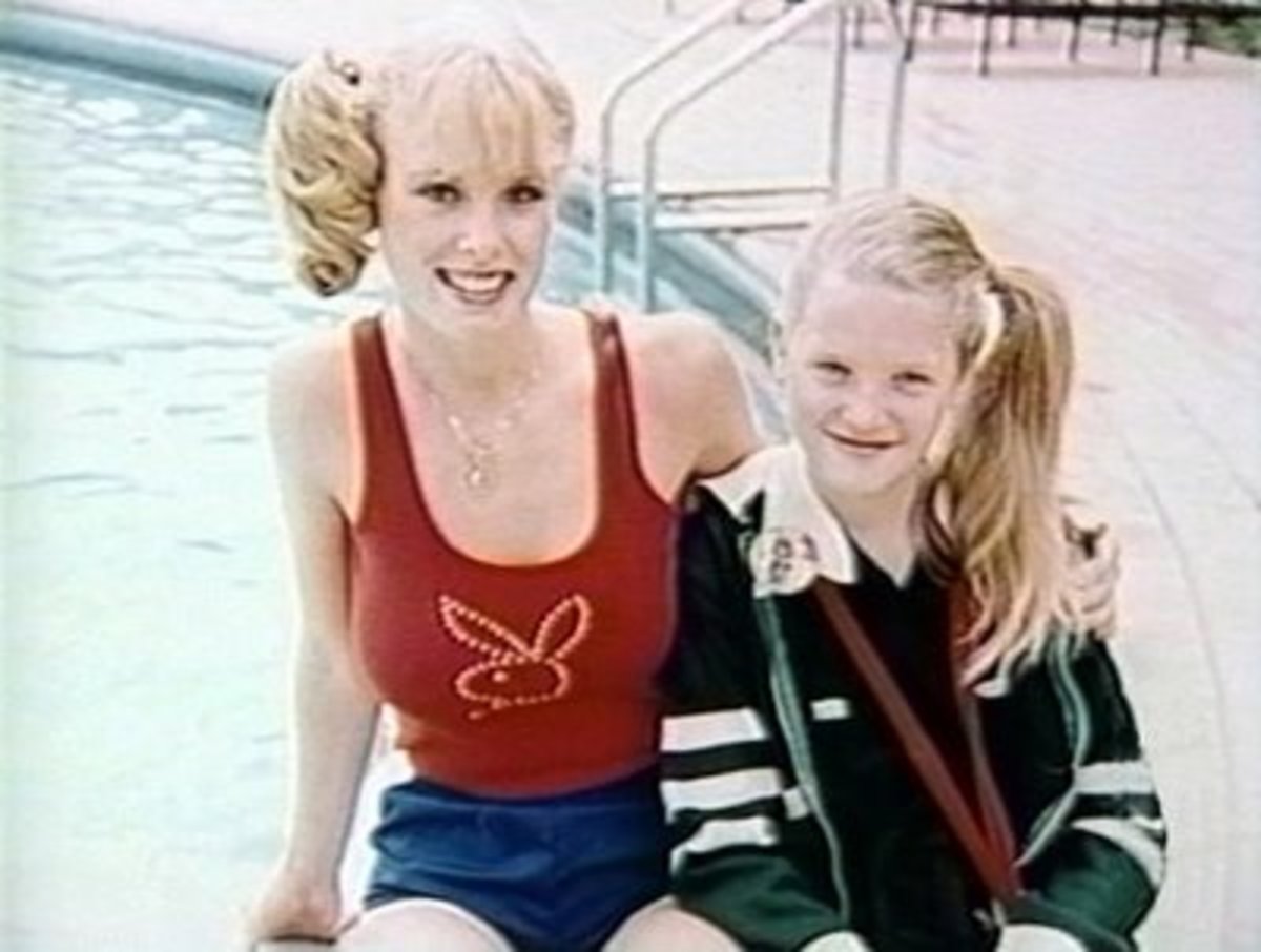 Dorothy Stratten with her sister, Louise