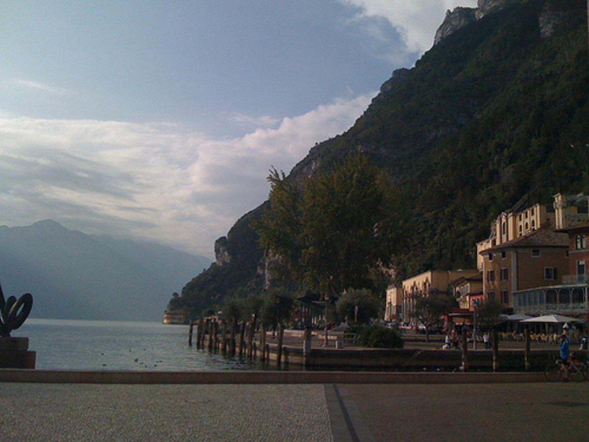 (photo by Francesco Gavello at Flickr Creative Commons) View of the lake from Riva del Garda