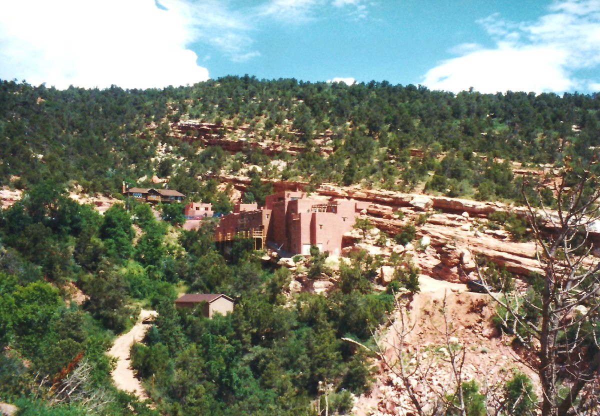 Manitou Springs, Colorado Cliff Dwellings and Native American Dancers