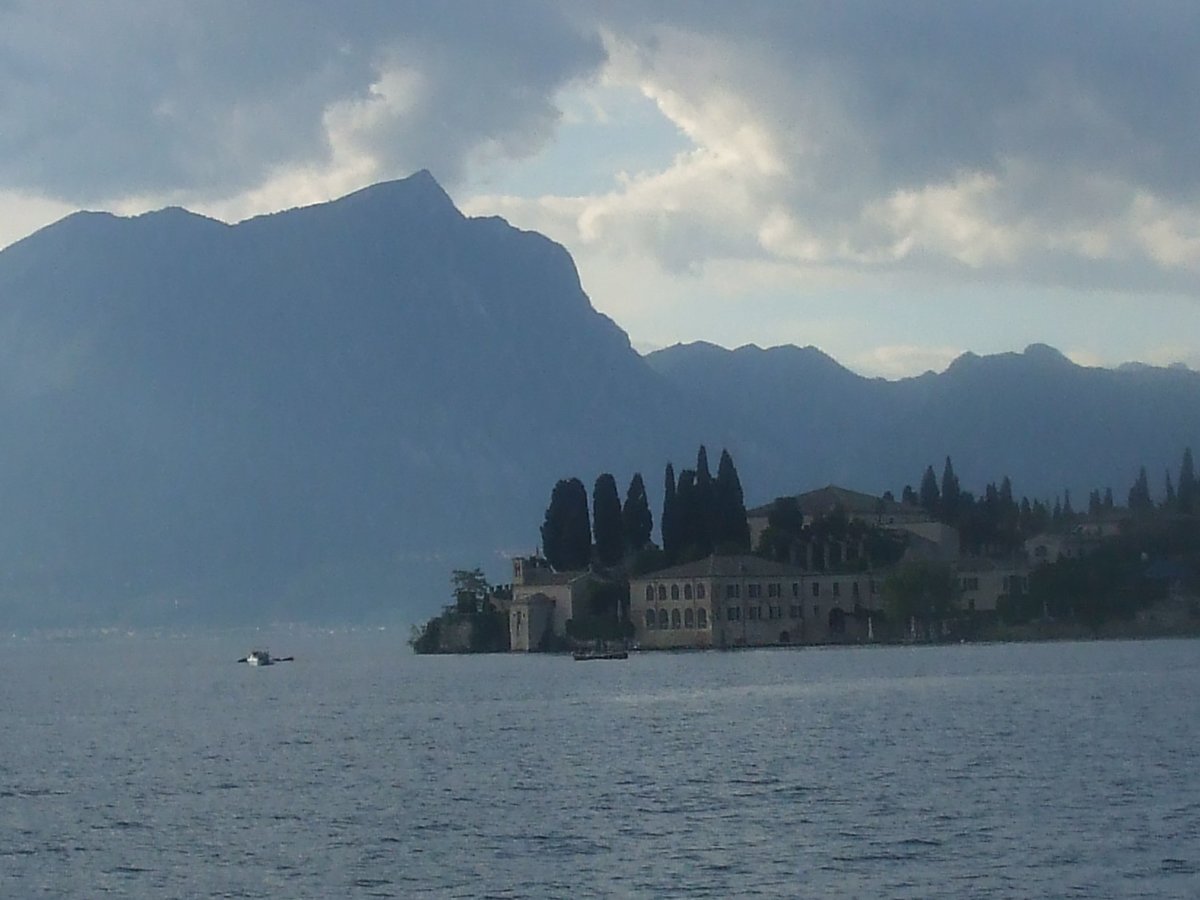 a-rough-guide-to-italy-a-boat-trip-on-lake-garda