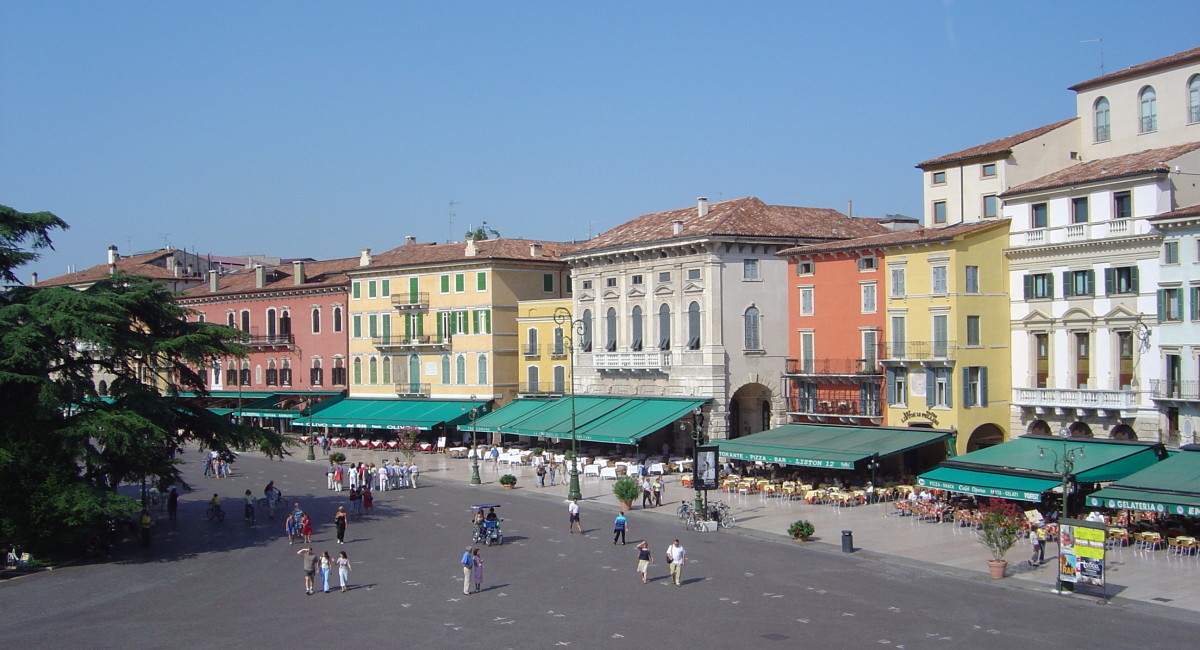 Cafes and Restaurants in Piazza Bra