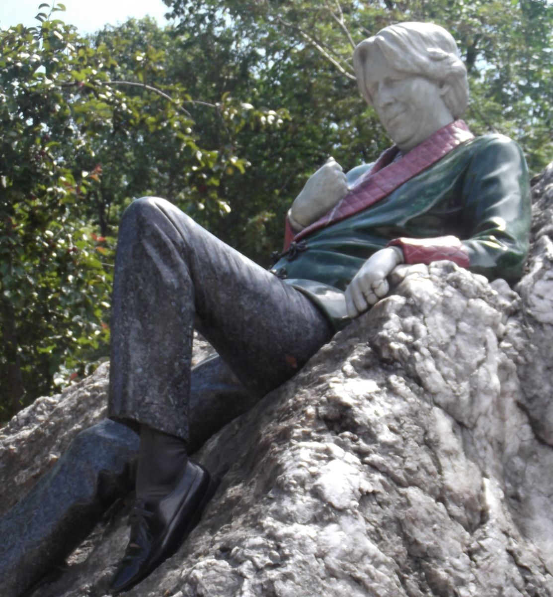 Statue of Oscar Wilde in Merrion Square 
