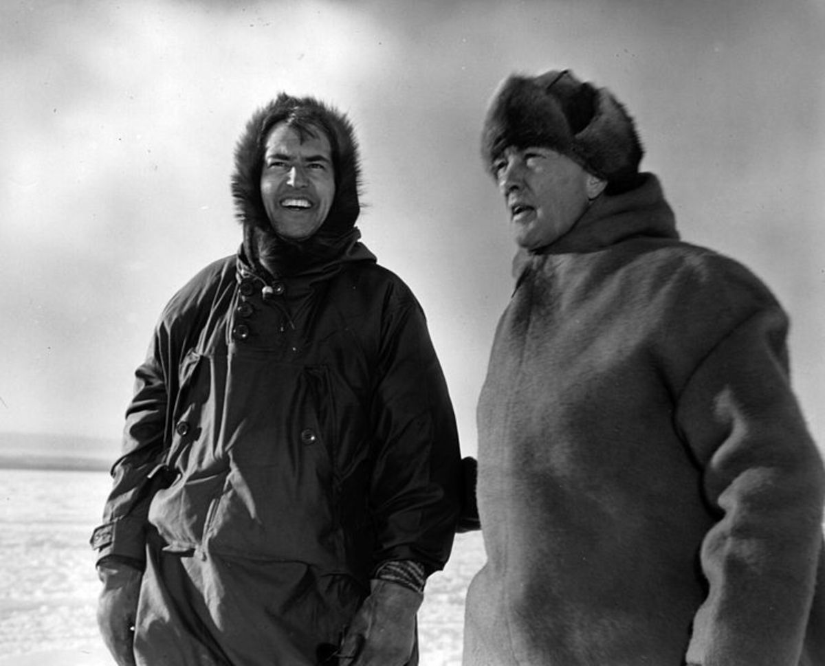 海军上将伯德(右)和保罗·索普博士在南极，1947年。